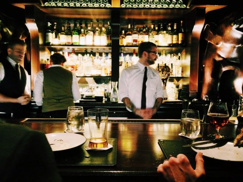 bar-pub-drinks-nightclub-bartender-waiters
